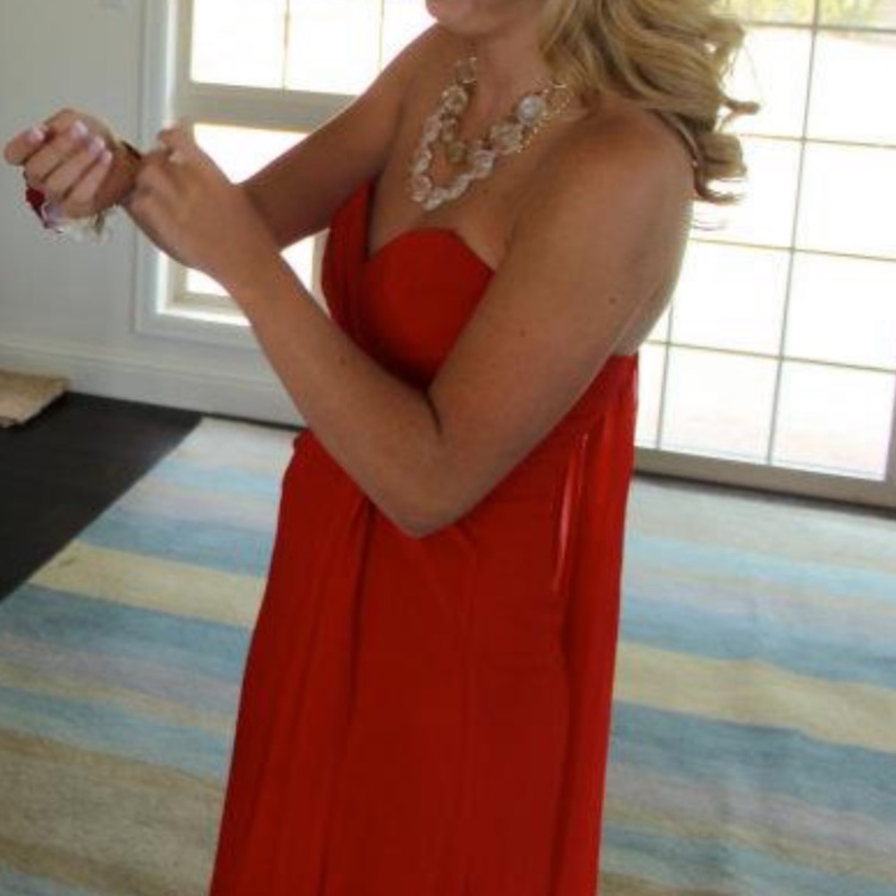 Beautiful formal dress! - Picture 5 of 8